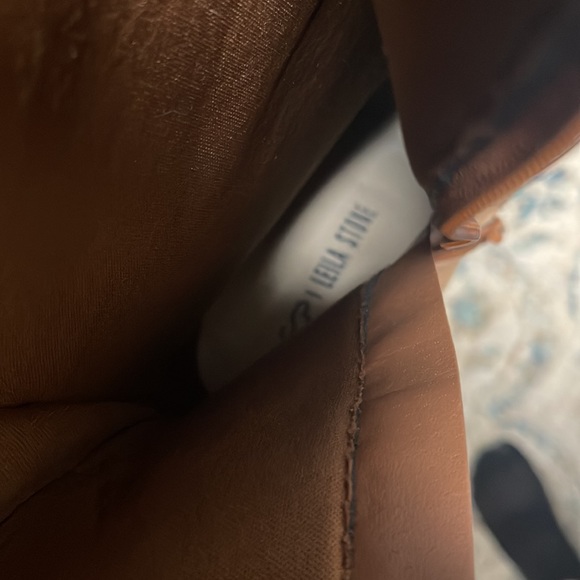 Boots ! - Picture 6 of 7